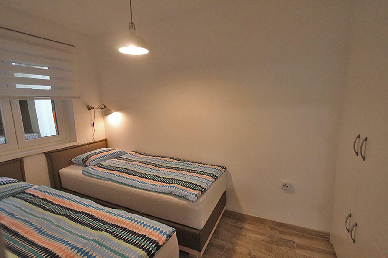 Apartment Christian Карлобаг Екстериор снимка